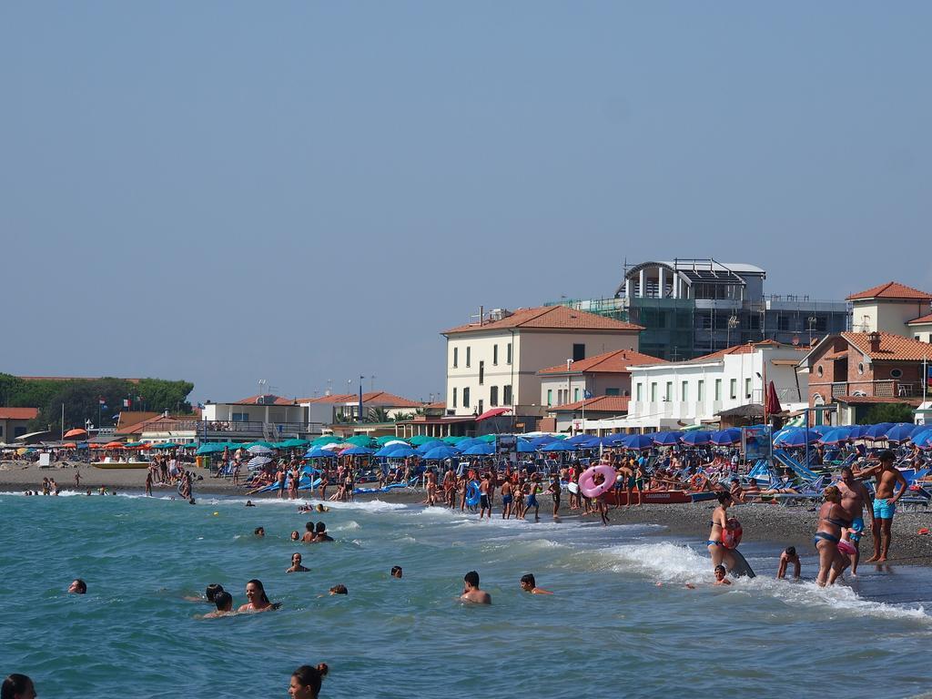 Hotel Aurora Marina di Cecina Exterior foto